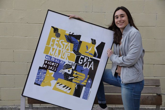 L'artista Gina Pont Deltell amb el cartell de la Festa Major de Grcia 2023