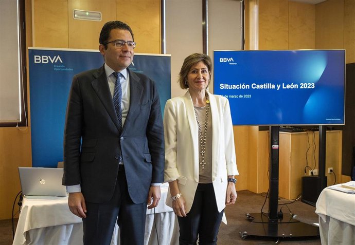 Miguel Cardoso, economista jefe para España de BBVA Research, y Marta Alonso, directora de la Territorial Noroeste de BBVA