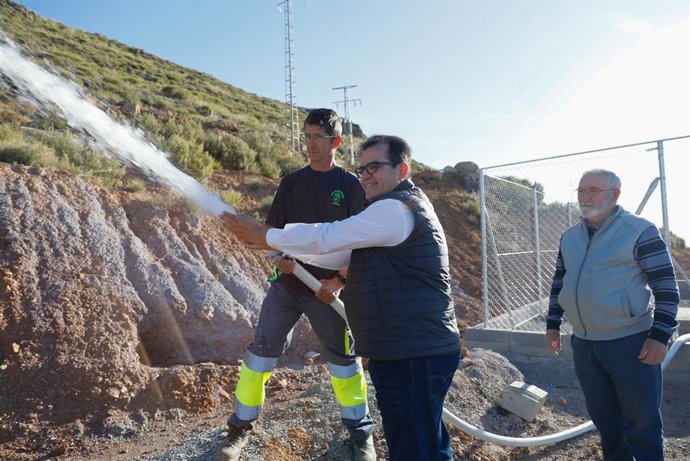 Antonio Jesús Rodríguez en la puesta en marcha del sondeo de las Aneillas