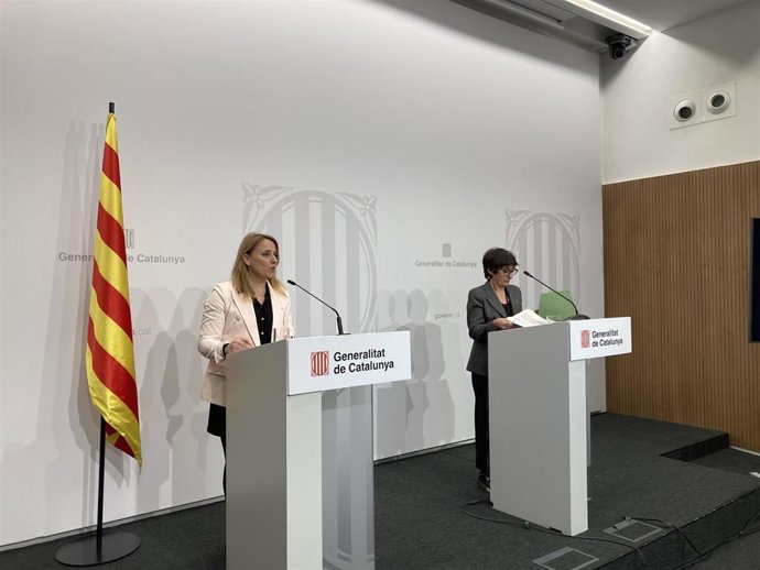 La consellera de Economía y Hacienda, Natlia Mas, y la secretaria de Hacienda, Marta Espasa.