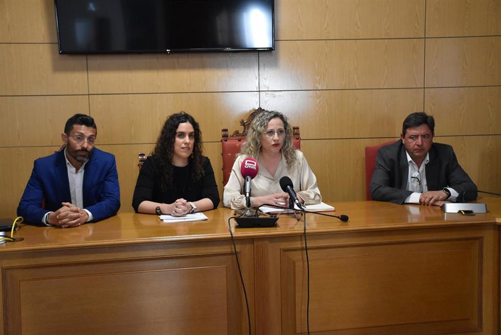 La directora general de Vivienda, Inés Sandoval, ha presentado esta actuación junto a la alcaldesa de Seseña, Silvia Fernández.