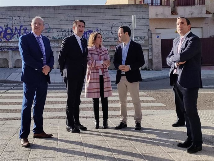 Suárez-Quiñones (2I) y Lucas (C) en Salamanca.