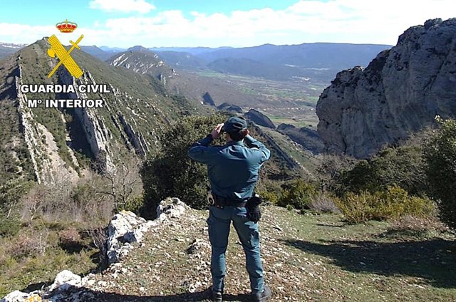 La Guardia Civil localiza a dos senderistas extraviados en La Tesla, en la provincia de Burgos.