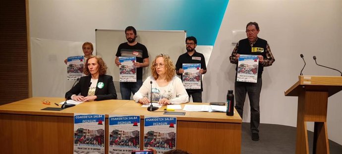 Representantes de los sindicatos Satse, ELA, LAB, SME, CCOO y UGT anuncian la convocatoria  de huelga en Osakidetza los días 18 y 19 de mayo.
