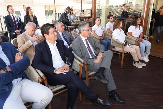 Este miércoles se ha presentado una nueva línea de subvenciones, dotada con 300.000 euros, que se destina a un centenar de deportistas de deportes individuales, y la mitad de la cuantía será para apoyar a deportistas adaptados