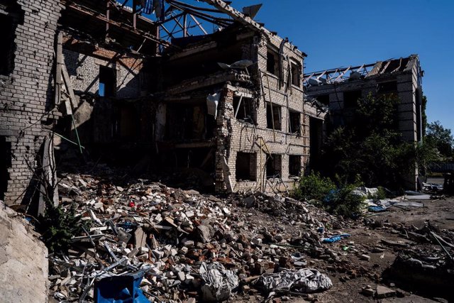 Archivo - Imagen de archivo de un edificio destruido por misiles rusos en Bajmut, Ucrania
