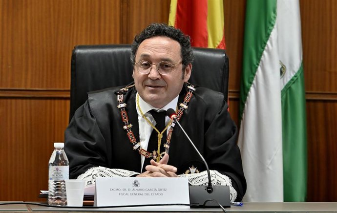 El fiscal general del Estado, Álvaro García, interviene en un acto de la toma de posesión.