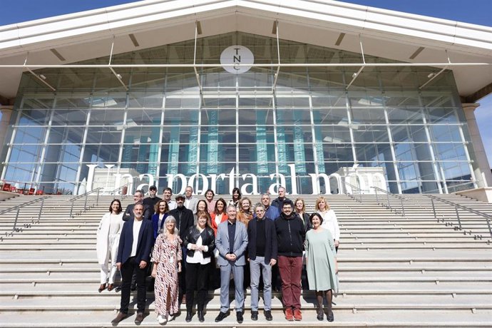 El conseller de Educación, Josep Gonzlez-Cambray, la consellera de Cultura, y el teniente de alcalde de Cultura y Educación del Ayuntamiento de Barcelona, Jordi Martí, han presentado el nuevo instituto en el TNC