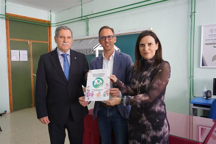 Viso y Gálvez presentan la campaña con el alcalde de Pozoblanco, Santiago Cabello (centro).