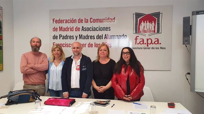 Representantes d algunas instituciones que forman la Plataforma Regional por la Escuela Pública