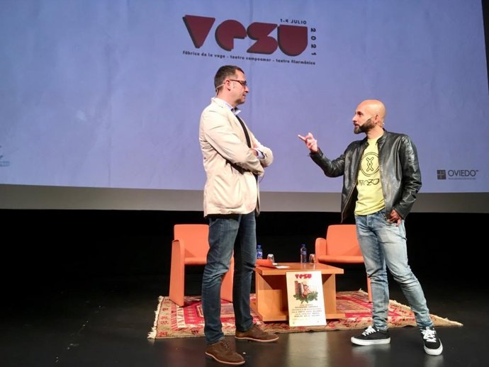 Archivo - El concejal José Luis Costillas y el director del festival VESU, Íñigo Domínguez