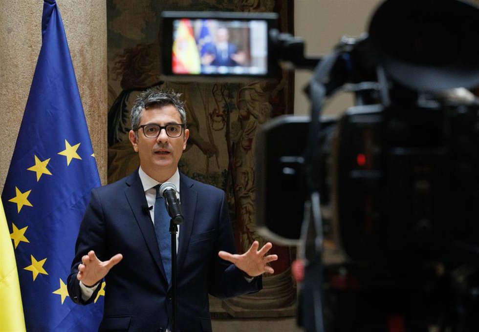 El ministro de la Presidencia, Relaciones con las Cortes y Memoria Democrática, Félix Bolaños, ofrece declaraciones a los medios tras llevar a cabo un cambio de notas con el Nuncio Apostólico, en el Palacio de Santa Cruz.