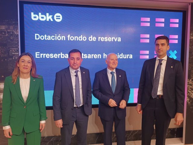 Representantes de BBK en una comparecencia en BIlbao