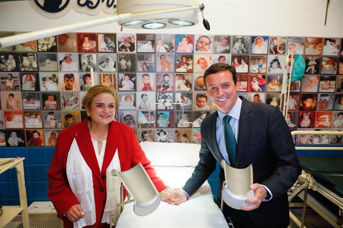 El presidente de la Diputación de Almería asiste a la inauguración del paritorio simulado del doctor José Caba en Berja (Almería).