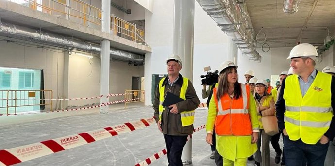 La consejera de Sanidad, Sira Repollés, visitas las obras del nuevo hospital de Alcañiz, ejecutadas en un 62,77%.