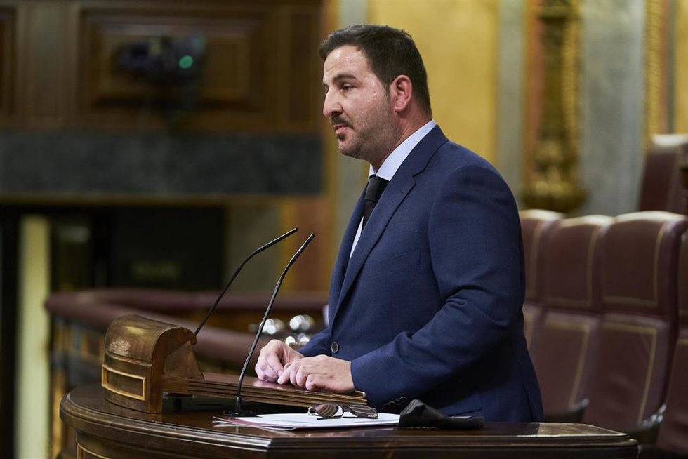 Archivo - El diputado de Unidas Podemos, Ismael Cortés, interviene en una sesión plenaria en el Congreso de los Diputados, a 23 de noviembre de 2021, en Madrid, (España).