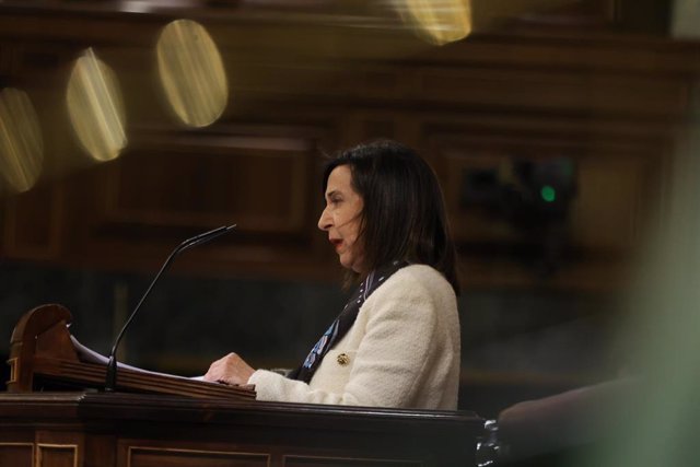 La ministra de Defensa, Margarita Robles, interviene durante una sesión plenaria, en el Congreso de los Diputados, a 29 de marzo de 2023, en Madrid (España).  