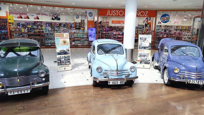 Exposición 70 aniversario del Renault 4/4 en Vallsur.