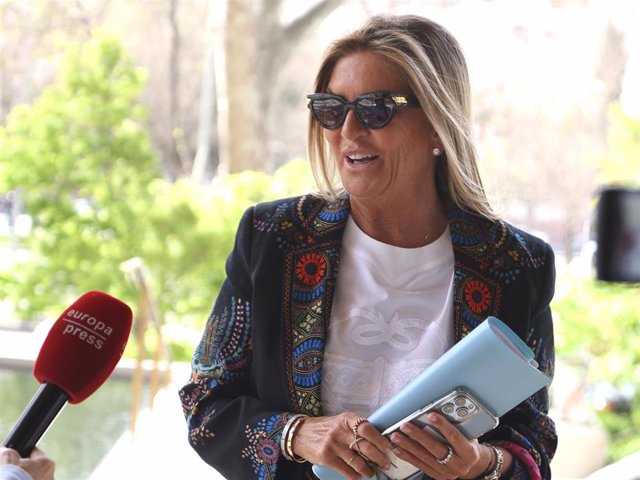 SUSANA URIBARRI, REPRESENTANTE Y AMIGA ÍNTIMA DE ANA OBREGÓN