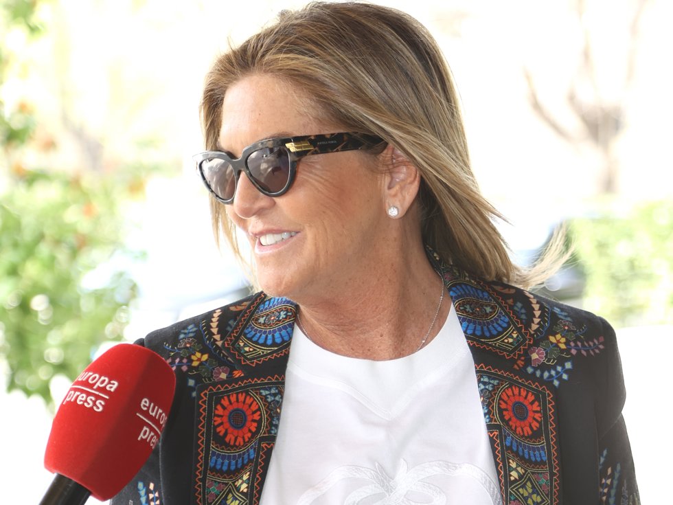 SUSANA URIBARRI, REPRESENTANTE Y AMIGA ÍNTIMA DE ANA OBREGÓN