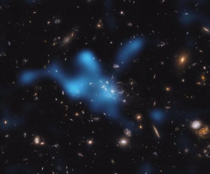 Esta imagen muestra el protocúmulo que se encuentra alrededor de la galaxia Telaraña