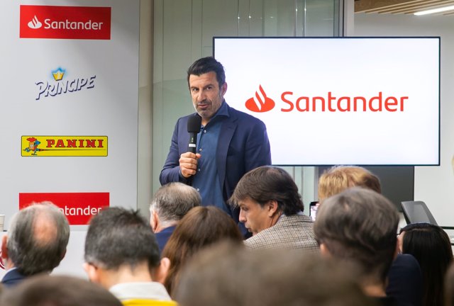 Luis Figo en la Vicente del Bosque Football Academy en el Work Café Santander