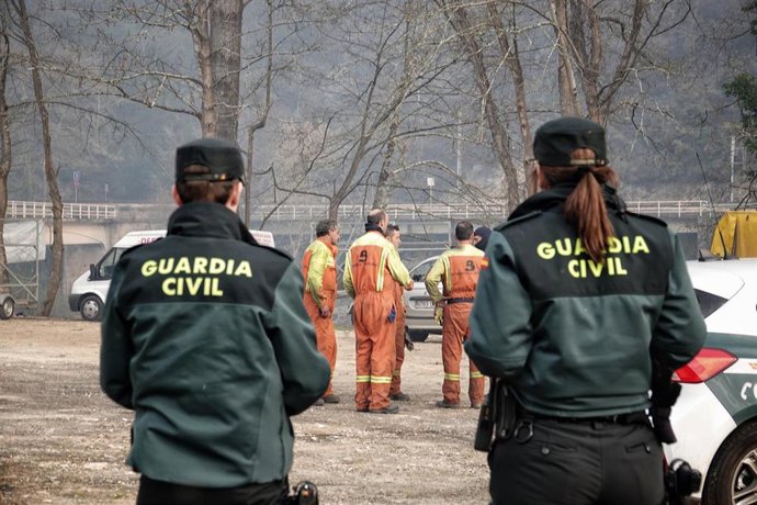 Efectivos de Guardia Civil y Bomberos de Asturias