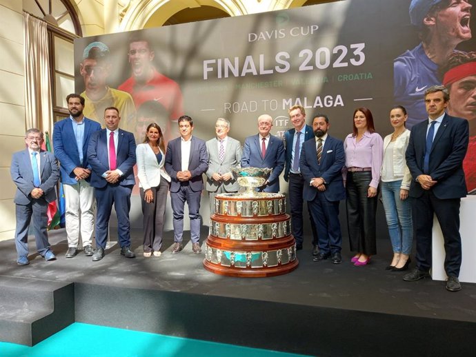 Foto de las autoridades en el sorteo en Málaga de Copa Davis