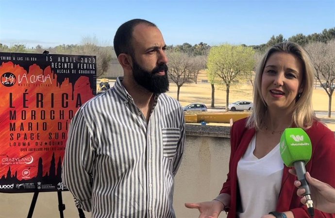La alcaldesa de Alcalá, Ana Isabel Jiménez, ha presentado esta iniciativa, con la que colabora el Ayuntamiento, junto al promotor Alejandro Galiano.