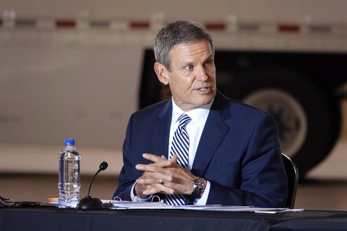 Archivo - December 3, 2020, Memphis, Tennessee, USA: Tennessee Gov. BILL LEE participated in a roundtable discussion with Vice President Mike Pence in an Air National Guard hangar at Memphis International Airport in Memphis, Tennessee on Thursday Dec. 3