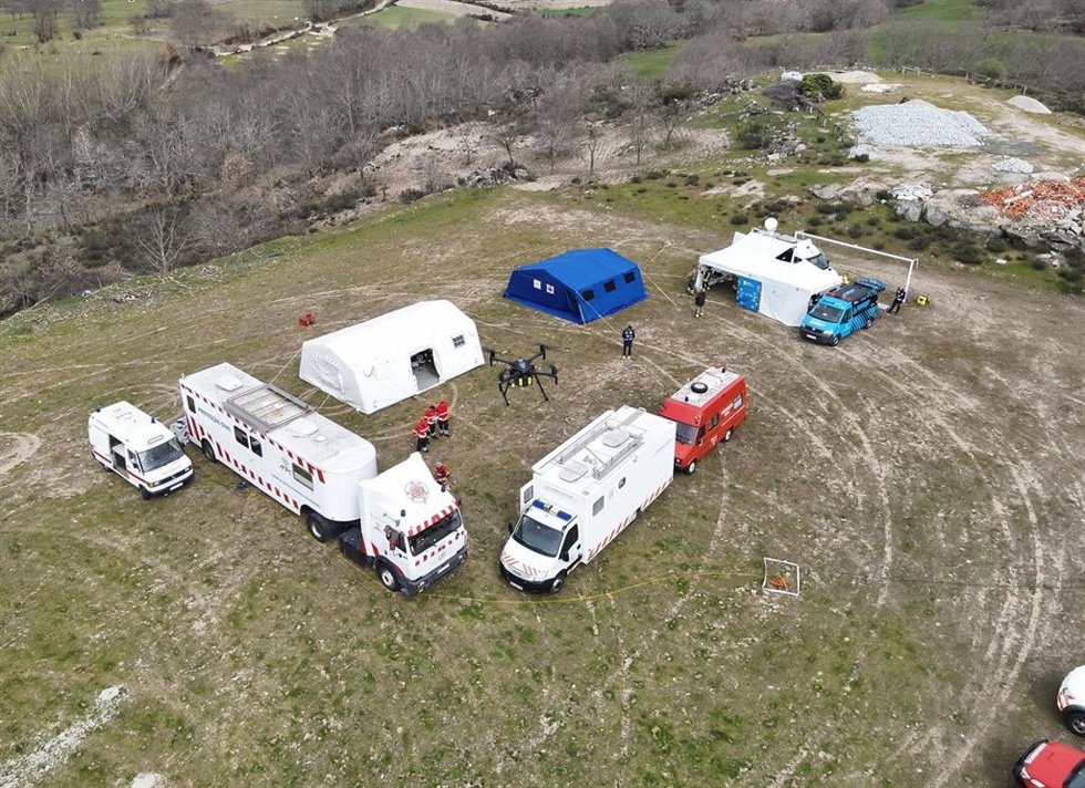 Efectivos de la Xunta participando en un simulacro de incendio transfronterizo en Vinhais, Trás-os-Montes (Portugal).
