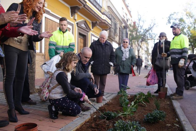 Archivo - Visita a las obras de la avenida de la Cruz Roja