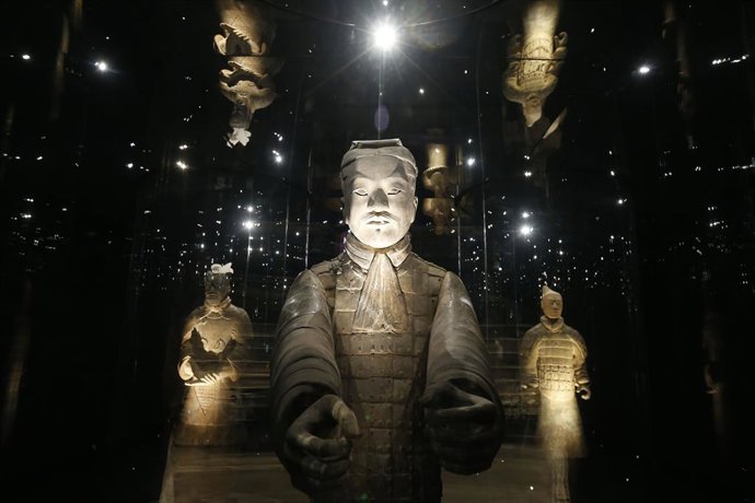 Varias obras durante la inauguración de la exposición 'El legado de las dinastías Qin y Han, China. Los guerreros de Xi'an' en el Museo Arqueológico de Alicante (MARQ).