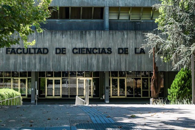 Archivo - Entrada a la Facultad de Ciencias de la Información de la Universidad Complutense de Madrid -UCM-.