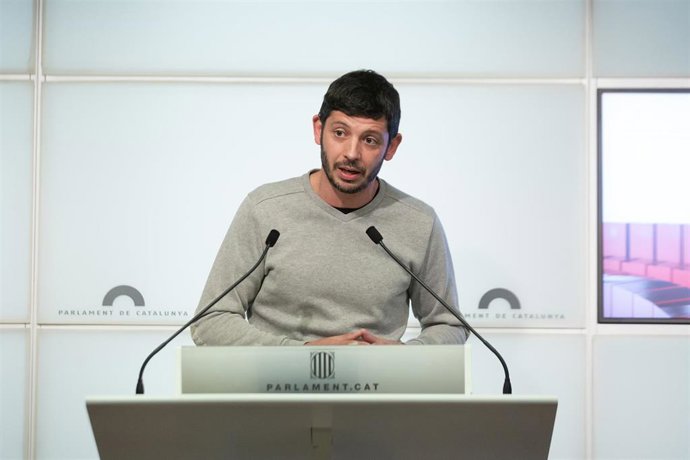 Archivo - El diputado de la CUP Xavier Pellicer, comparece en rueda de prensa, tras la presentación de los Presupuestos 2022, en el Parlament de Cataluña, a 9 de noviembre de 2021, en Barcelona, Cataluña (España). El Consell Executiu ha aprobado el proy