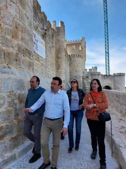 Alicia Villar visita el Castillo de Peñafiel, objeto de una intervención con cargo al 1,5% cultural