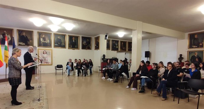 El alcalde recibe las propuestas para mejorar la ciudad de 14 colegios y centros jóvenes dentro del concurso Mejor Idea