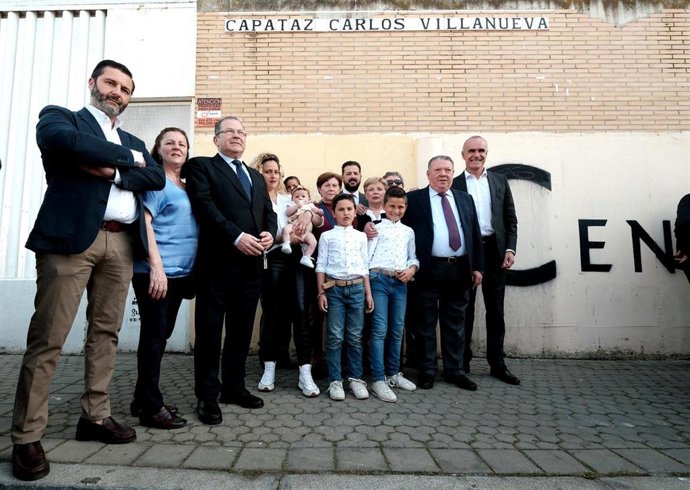 Rotulación de una calle dedicada al capataz Carlos Villanueva
