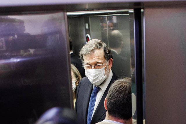 Archivo - El expresidente del Gobierno, Mariano Rajoy, a su salida de la comisión que investigó la operación ‘Kitchen’.