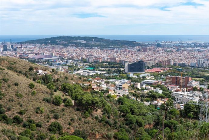 Archivo - La zona de Collserola de Barcelona, que conecta los espacios naturales con la ciudad.