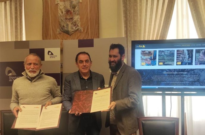 Firma del c onvenio entre la Diputación de Soria y Cesefor.