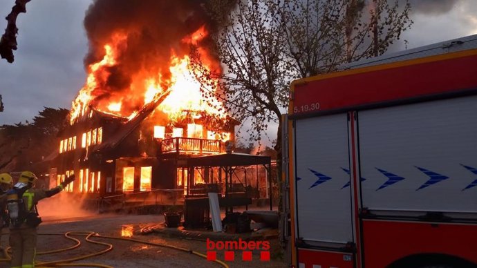 Incendi al l restaurant d'un cmping de Roda de Ber (Tarragona) 