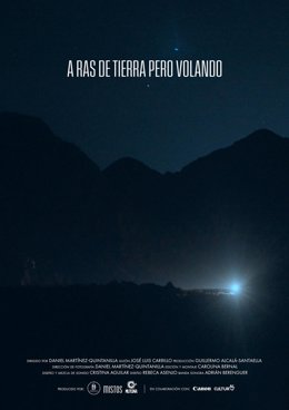 Cartel A ras de tierra pero volando