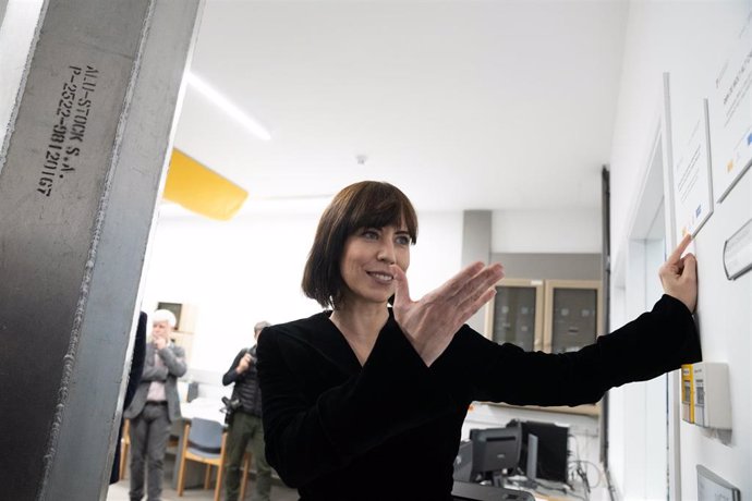 La ministra de Ciencia e Innovación, Diana Morant, durante el acto de presentación del nuevo aparato de Resonancia Magnética Nuclear de la Universidad de Barcelona, en el Parque Científico de Barcelona (PCB), a 9 de marzo de 2023, en Barcelona, Cataluña