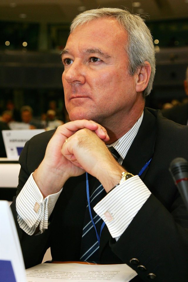 RAMON LUIS VALCARCEL