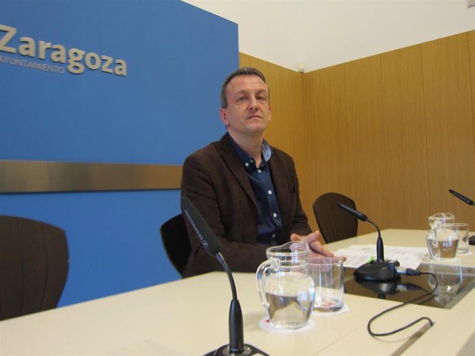 Archivo - El consejero municipal de Economía y Cultura, Fernando Rivarés