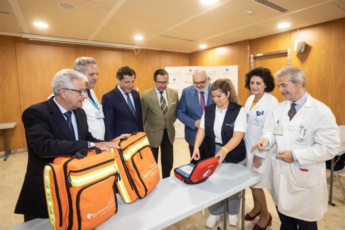 Entrega del material sanitario a las hermandades de Triana para la Semana Santa 2023.