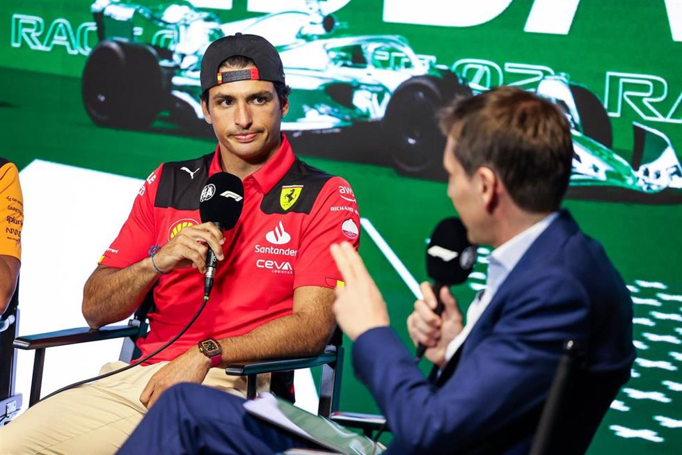 El piloto español Carlos Sainz durante una rueda de prensa
