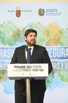 El jefe del Ejecutivo autonómico, Fernando López Miras, preside en el Palacio de San Esteban el acto con motivo del 44 aniversario de la puesta en marcha del trasvase Tajo-Segura