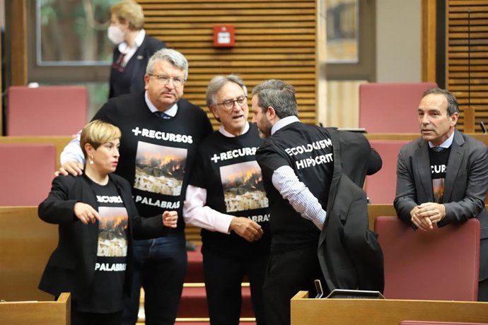 Los diputados de CS con las camisetas